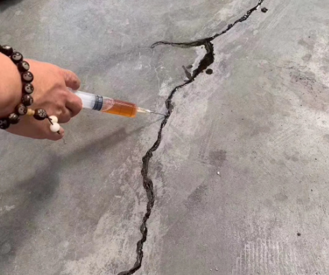 上高混凝土裂缝修补技术详解​