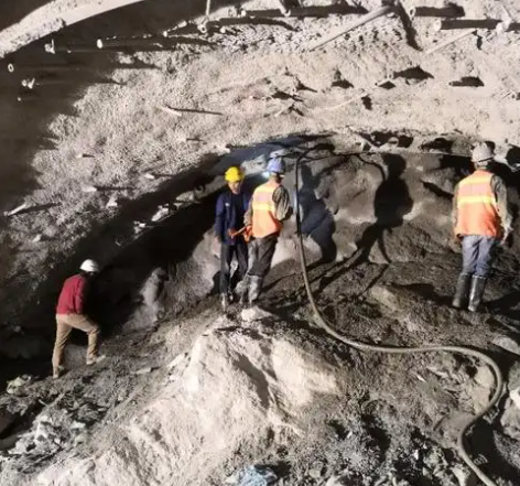 上高拱顶带模注浆料的施工流程及注意事项